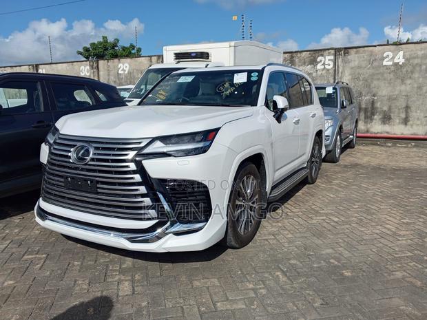 Lexus LX 600 2022 White