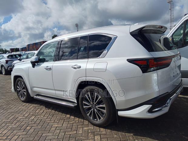 Lexus LX 600 2022 White
