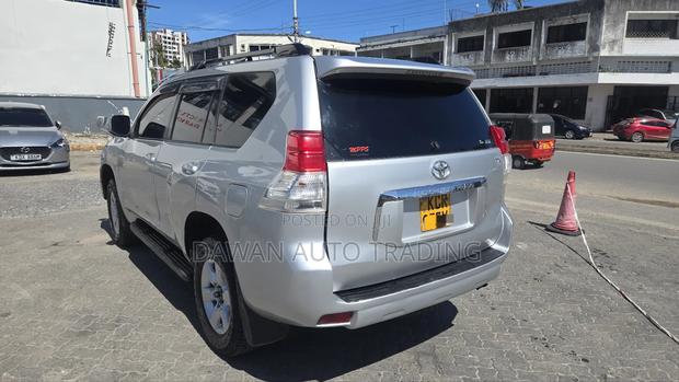 Toyota Land Cruiser Prado 2012 Silver