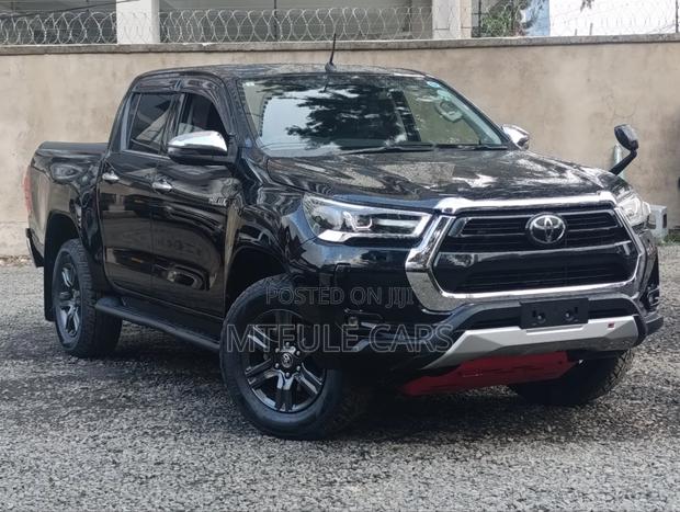 Toyota Hilux 2021 Black