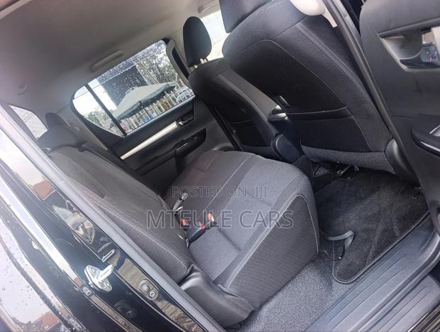 Toyota Hilux 2021 Black