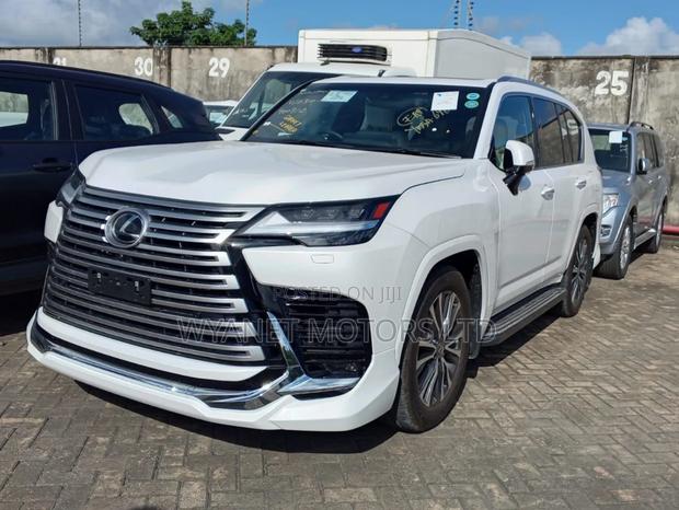 Lexus LX 600 2022 White
