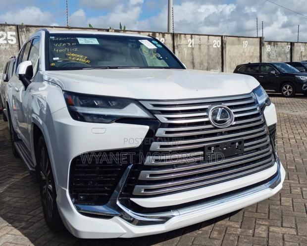 Lexus LX 600 2022 White