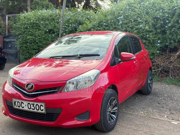 Toyota Vitz 2013 Red