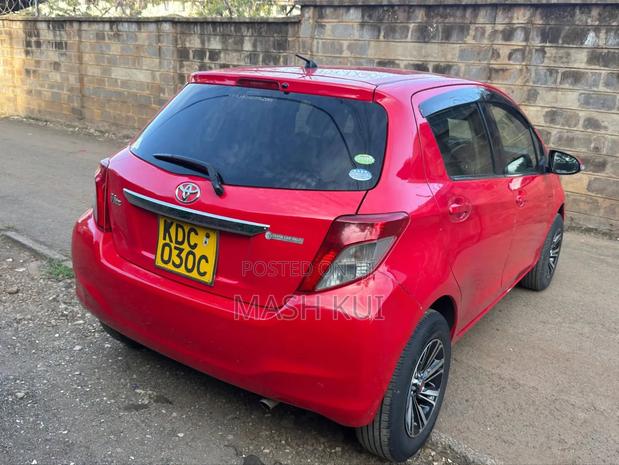 Toyota Vitz 2013 Red