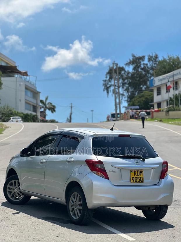 Toyota Vitz 2016 Silver
