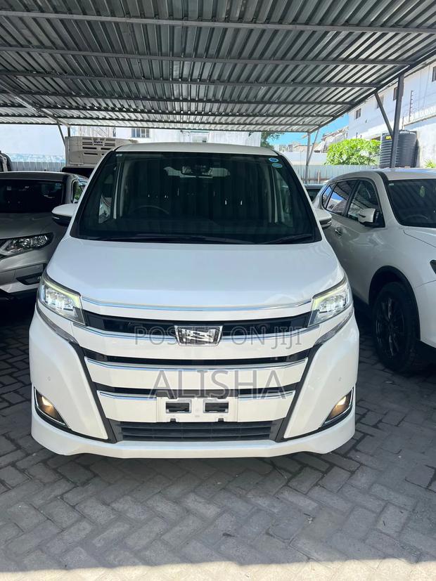 Toyota Noah 2.0 AWD (8 Seater) 2019 White