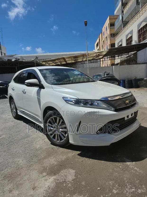 Toyota Harrier 2.0 4WD 2019 White