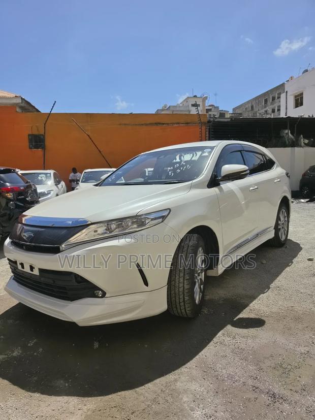 Toyota Harrier 2.0 4WD 2019 White