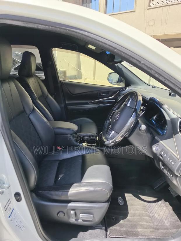 Toyota Harrier 2.0 4WD 2019 White