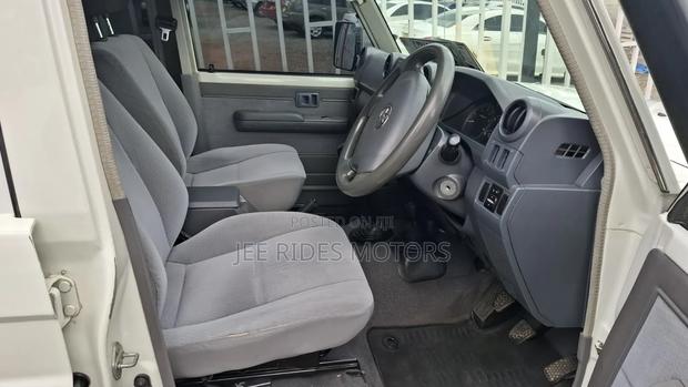 Toyota Land Cruiser 2016 White
