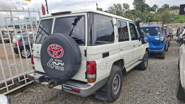 Toyota Land Cruiser 2016 White