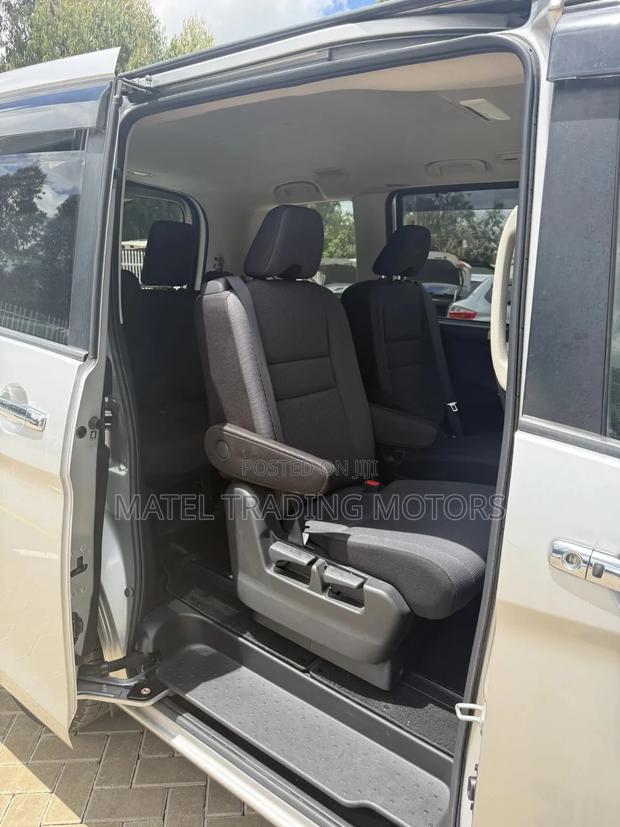 Nissan Serena 2019 Gray