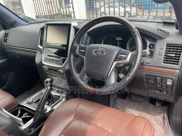 Toyota Land Cruiser 4.6 V8 ZX 2018 Black