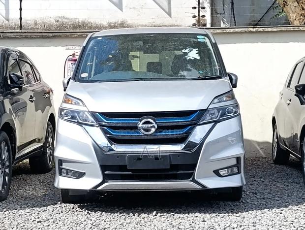 Nissan Serena 2019 Silver