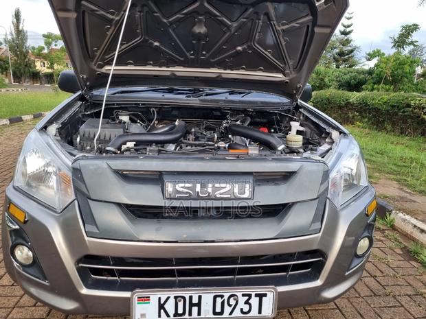 Isuzu D-MAX 2022 Gray