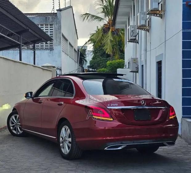 Mercedes-Benz C200 2019 Maroon