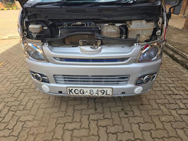 Toyota HiAce 2009 Silver