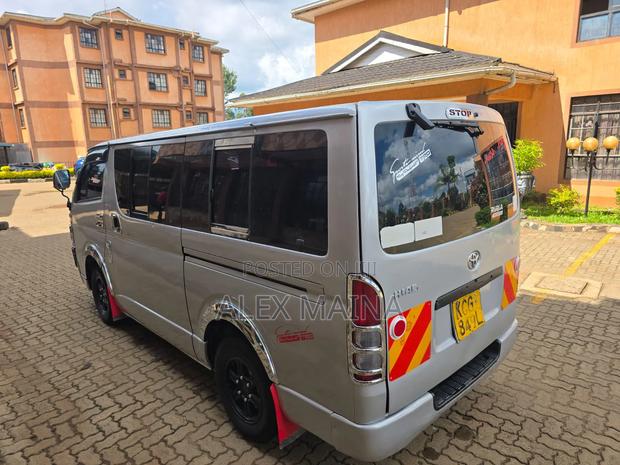 Toyota HiAce 2009 Silver