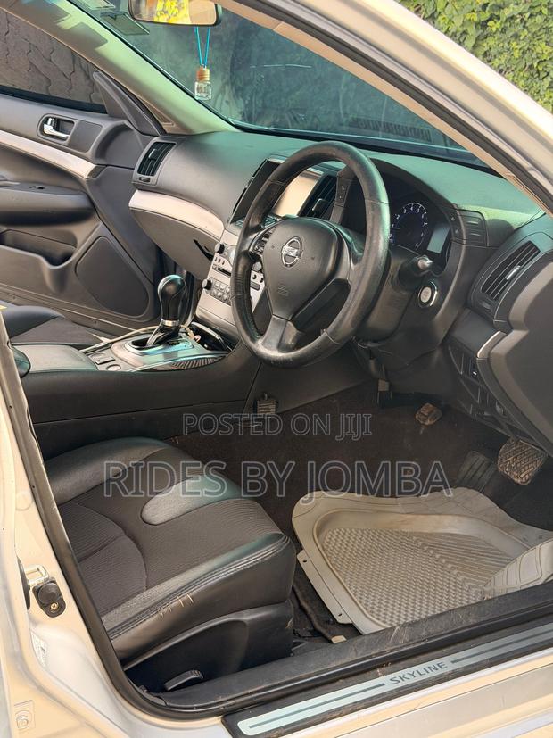 Nissan Skyline 2014 Silver