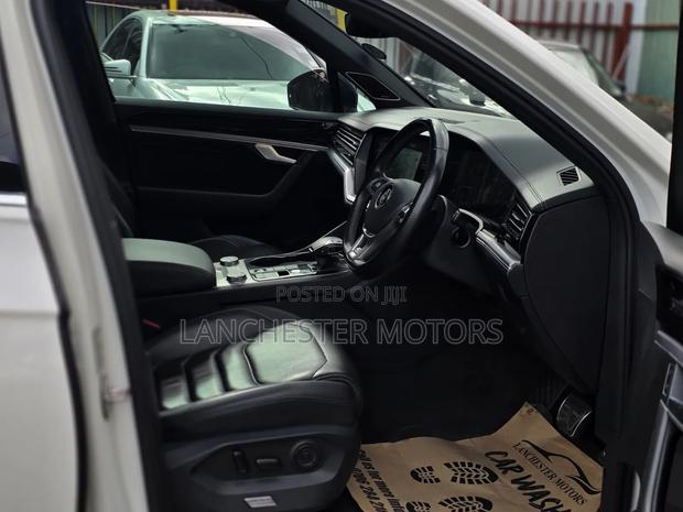 Volkswagen Touareg 2019 White
