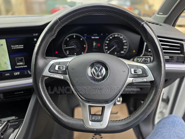 Volkswagen Touareg 2019 White