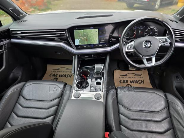 Volkswagen Touareg 2019 White