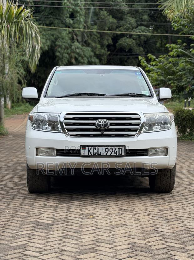 Toyota Land Cruiser 2012 White