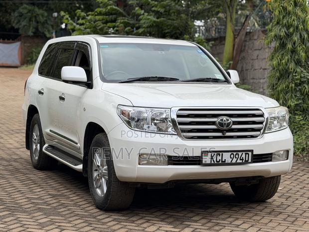 Toyota Land Cruiser 2012 White