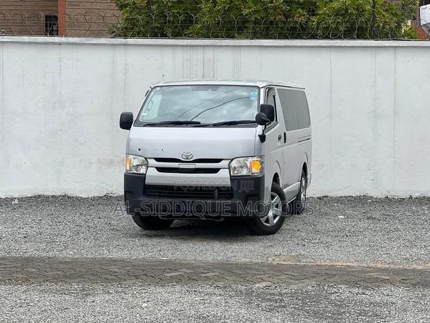 Toyota HiAce 2018 Silver