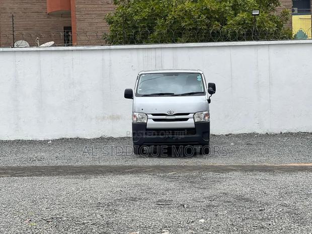 Toyota HiAce 2018 Silver