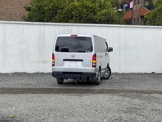 Toyota HiAce 2018 Silver