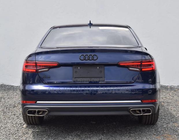 Audi A4 2.0T Premium FWD 2019 Blue