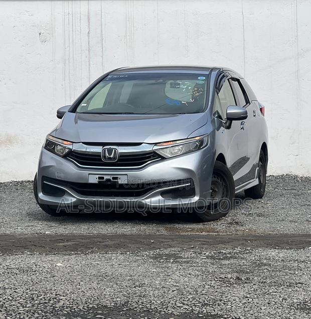 Honda Fit Shuttle 1.5 Hybrid 2WD 2019 Silver