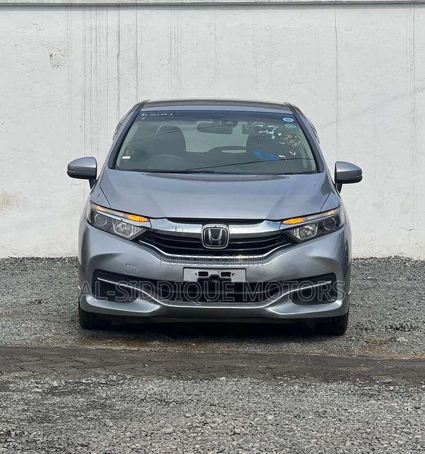Honda Fit Shuttle 1.5 Hybrid 2WD 2019 Silver