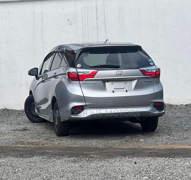 Honda Fit Shuttle 1.5 Hybrid 2WD 2019 Silver