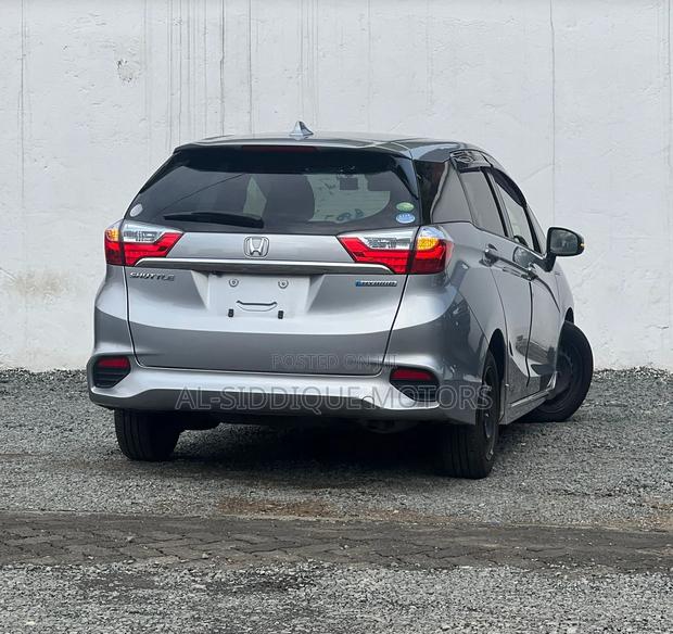Honda Fit Shuttle 1.5 Hybrid 2WD 2019 Silver