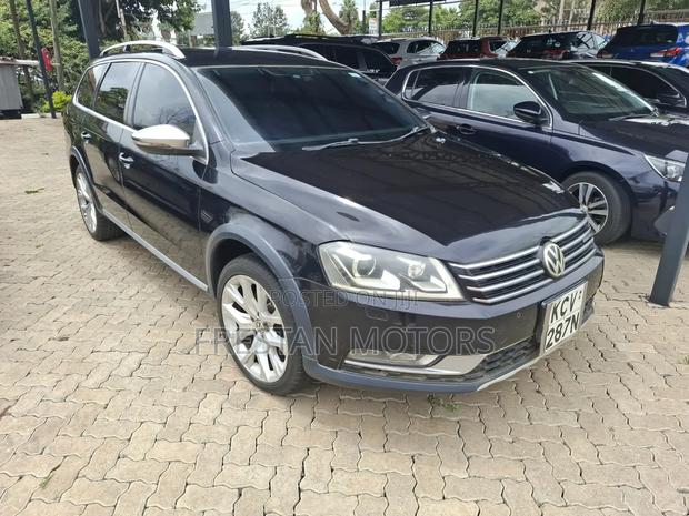 Volkswagen Passat 2012 Blue