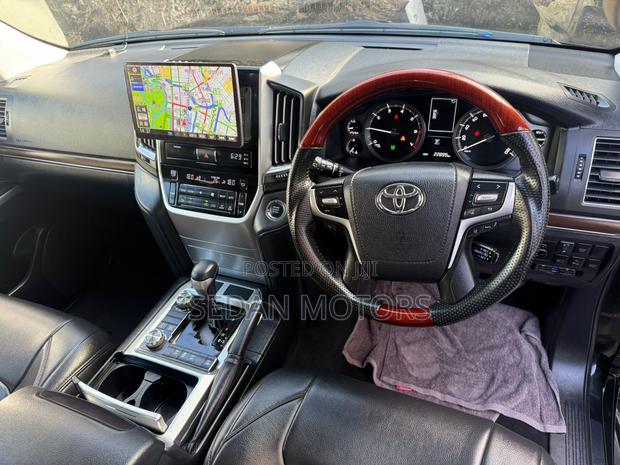 Toyota Land Cruiser 4.6 V8 ZX 2019 Black