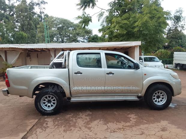 Toyota Hilux 2013 Silver