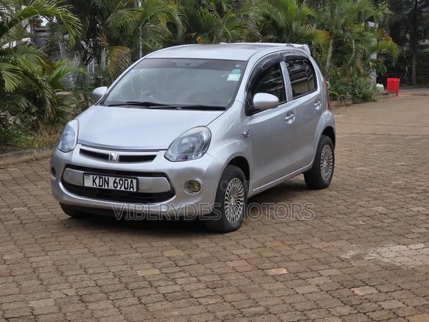 Toyota Passo 2016 Silver