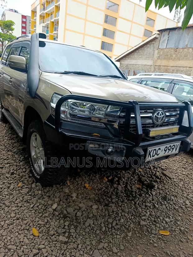 Toyota Land Cruiser 2010 Gold