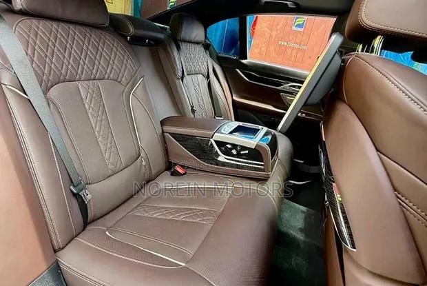 BMW 740 2019 Off white