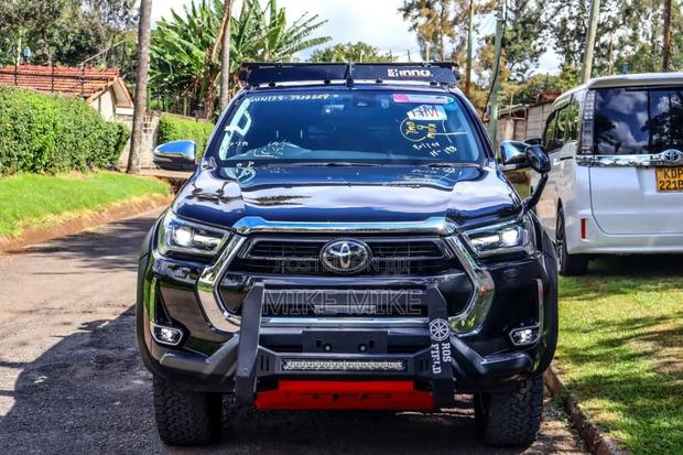 Toyota Hilux 2021 Black