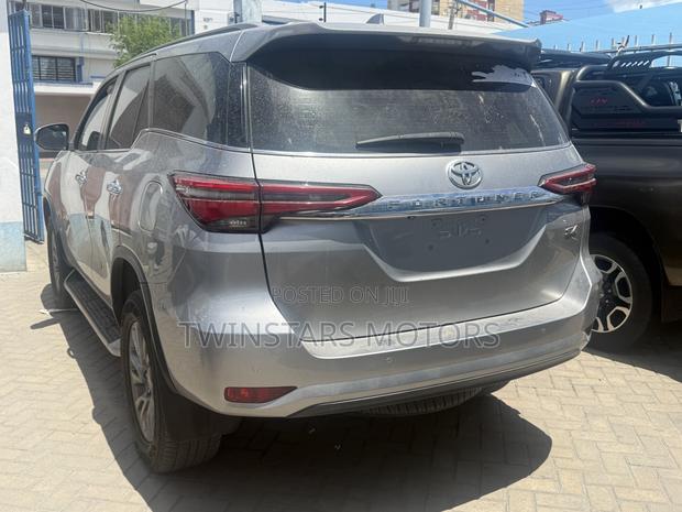 Toyota Fortuner 2.8 D AWD 2019 Silver