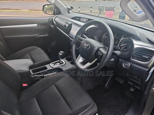 Toyota Hilux 2.8 Diesel 2020 Brown