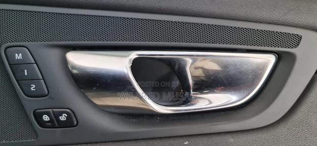 Volvo XC60 2019 Blue