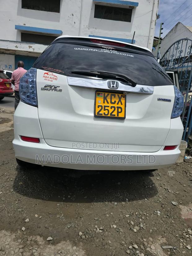 Honda Fit Shuttle 1.5 2WD 2012 White