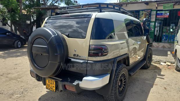 Toyota FJ Cruiser 2017 Beige