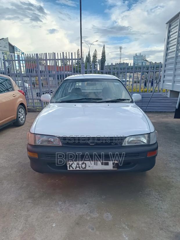 Toyota Corolla 2001 White